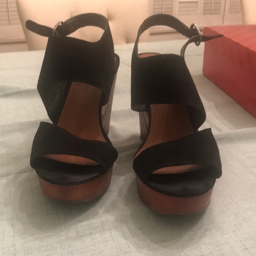 Woman’s Lucky Brand 9.5 M